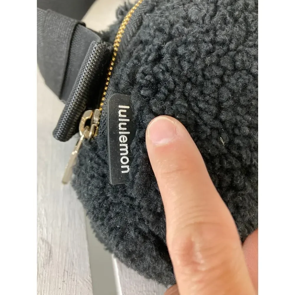 LULULEMON BLACK SHERPA GOLD METAL HARDWARE BELTBAG